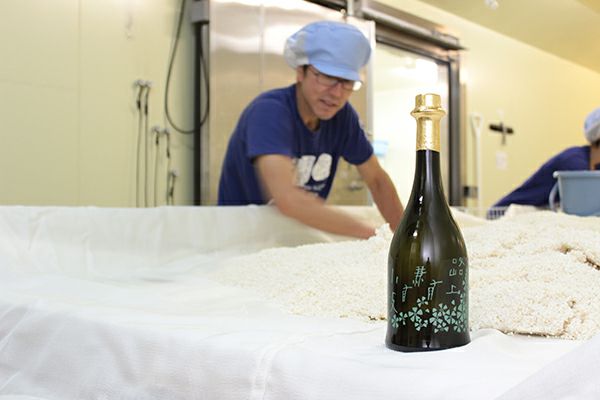 路上有花 黒牡丹(ろじょうはなあり くろぼたん) 720ml 純米大吟醸
