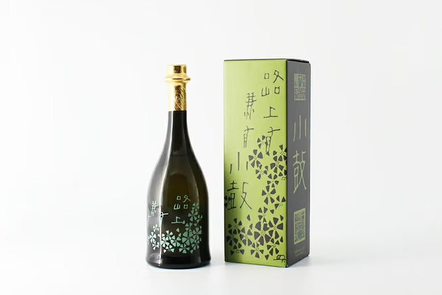 【父の日】ふろしき 路上有花 黒牡丹(ろじょうはなあり くろぼたん) 720ml 純米大吟醸